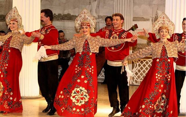 Feel Yourself Russian - Best Folk Programme, Brilliant example of Russian Dancing, Music,  and Singing